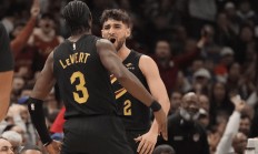 开云体育官网-NBA季后赛悬念重重，哪支球队将夺冠？