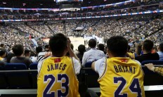 开云体育官网-NBA深夜比赛近期现场热闹非凡