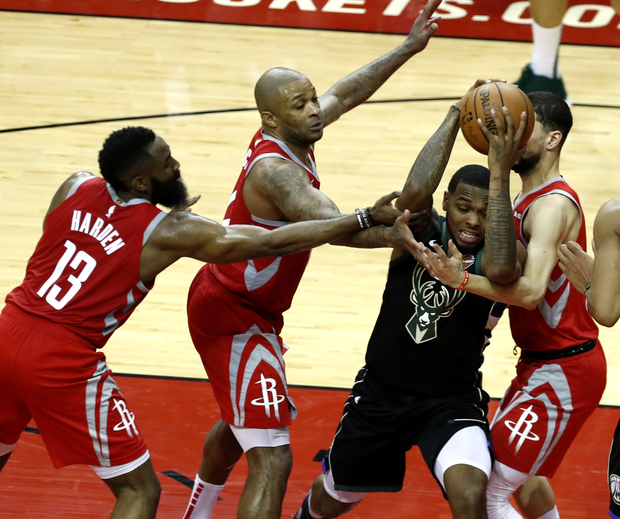 NBA季后赛战局逐渐明朗：火箭力擒雷霆，步行者战胜雄鹿